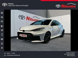 Schneeweiß Neu 2024 Toyota Yaris Limousine | 52.990 € (Etwas zu teuer)