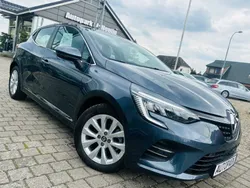 Grau Gebraucht 2021 Renault Clio V Intens Limousine | 16.485 € (Guter Preis)