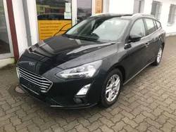 Obsidianschwarz metallic Gebraucht 2021 Ford Focus Kombi | 19.999 € (Fairer Preis)