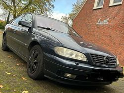 Blau Gebraucht 2000 Opel Omega Limousine | 1.800 € (Guter Preis)