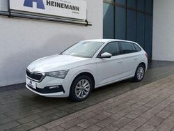 Moonweiss metallic Gebraucht 2024 Skoda Scala Kleinwagen | 21.950 € (Fairer Preis)