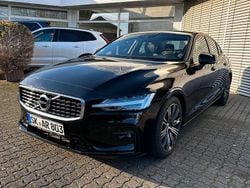 Schwarz Gebraucht 2019 Volvo S60 R-Design Limousine | 21.900 € (Teuer)