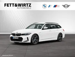 Alpinweiss Gebraucht 2024 BMW 330e M Sport Kombi | 44.999 € (Guter Preis)