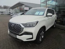 Weiß Gebraucht 2023 Ssangyong Rexton Sapphire SUV | 47.900 € (Teuer)
