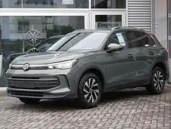 Grün Neu 2025 VW Tiguan Life SUV | 39.990 € (Guter Preis)