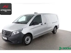 Silber (metallic) Gebraucht 2022 Mercedes Vito Van / Kleinbus | 27.379 € (Superpreis)