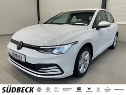 Weiß Gebraucht 2021 VW Golf VIII Life Limousine | 17.980 € (Fairer Preis)