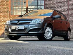 Grau Gebraucht 2009 Opel Astra Selection Limousine | 3.993 € (Teuer)