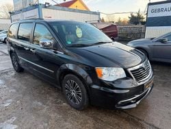 Schwarz Gebraucht 2015 Lancia Voyager S Van / Kleinbus | 13.750 € (Fairer Preis)