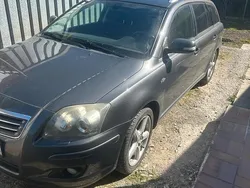 Grau Gebraucht 2006 Toyota Avensis Kombi | 2.500 € (Etwas zu teuer)