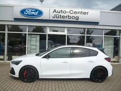 Frostweiß Gebraucht 2024 Ford Focus ST Limousine | 37.890 € (Etwas zu teuer)