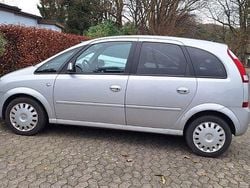Grau Gebraucht 2005 Opel Meriva Van / Kleinbus | 2.590 € (Fairer Preis)