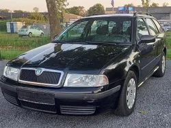 Schwarz Gebraucht 2003 Skoda Octavia Selection Kombi | 650 € (Guter Preis)