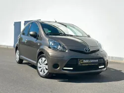 Braun Gebraucht 2012 Toyota Aygo Connect Style Kleinwagen | 3.980 € (Guter Preis)