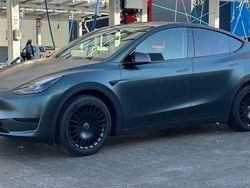 Grün Gebraucht 2023 Tesla Model Y Standard Range SUV | 33.900 € (Fairer Preis)