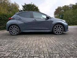 Grau Gebraucht 2025 Toyota Yaris Hybrid Sport Limousine | 25.995 € (Guter Preis)