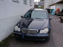 Blau Gebraucht 2002 Mercedes C200 Avantgarde Kombi | 800 € (Superpreis)