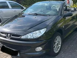 Schwarz Gebraucht 2004 Peugeot 206 CC Cabrio | 750 €