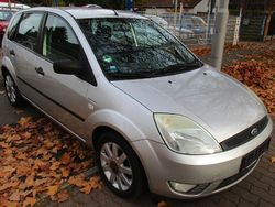 Silber Gebraucht 2004 Ford Fiesta Futura Kleinwagen | 1.650 € (Guter Preis)