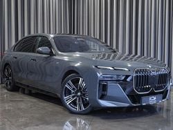 Grau Gebraucht 2024 BMW 740 M Sport Limousine | 90.950 € (Superpreis)