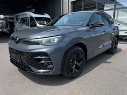 Delfingrau metallic (metallic) Gebraucht 2024 VW Tiguan R-line SUV | 48.880 € (Fairer Preis)