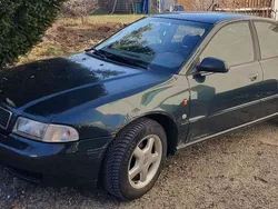 Grün Gebraucht 1995 Audi A4 Limousine | 550 €