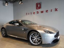 Grau Gebraucht 2017 Aston Martin V8 Vantage Coupé | 81.941 € (Superpreis)
