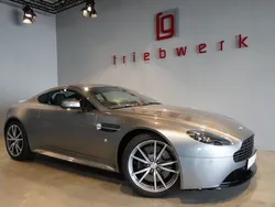 Grau Gebraucht 2017 Aston Martin V8 Vantage Coupé | 81.941 € (Superpreis)