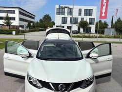 Weiß Gebraucht 2017 Nissan Qashqai SUV | 11.850 € (Fairer Preis)