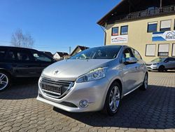 Grau Gebraucht 2015 Peugeot 208 Allure Kleinwagen | 7.990 € (Fairer Preis)