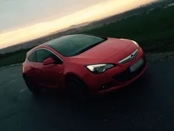 Rot Gebraucht 2012 Opel Astra GTC Limousine | 5.490 € (Fairer Preis)