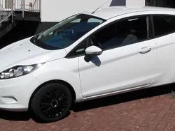 Weiß Gebraucht 2009 Ford Fiesta Ambiente Kleinwagen | 3.999 € (Teuer)