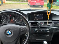 Schwarz Gebraucht 2012 BMW 320 Kombi | 7.000 €