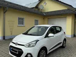 Weiß Gebraucht 2016 Hyundai i10 Trend Kleinwagen | 7.500 € (Etwas zu teuer)