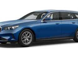 Blau Gebraucht 2024 BMW 520 Comfort Edition Kombi | 52.891 € (Superpreis)
