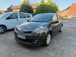 Grau Gebraucht 2006 Renault Clio II Limousine | 1.990 €