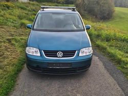 Blau Gebraucht 2004 VW Touran Van / Kleinbus | 2.000 €