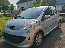 Silber Gebraucht 2008 Peugeot 107 Kleinwagen | 2.100 € (Fairer Preis)