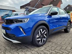 Perl blau/voltaik blau Gebraucht 2022 Opel Mokka Elegance SUV | 22.490 € (Fairer Preis)