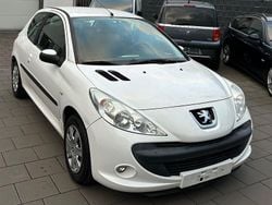 Weiß Gebraucht 2010 Peugeot 206 Kleinwagen | 2.950 € (Etwas zu teuer)