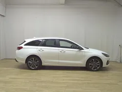 Weiss Gebraucht 2021 Hyundai i30 Edition 30+ Kombi | 12.680 € (Fairer Preis)