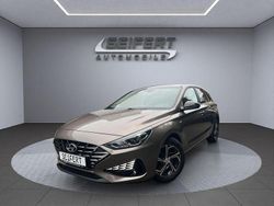 Silky bronze / met Gebraucht 2022 Hyundai i30 Edition 30 Limousine | 18.990 € (Fairer Preis)