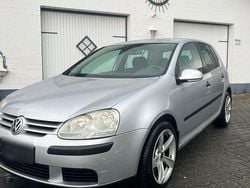Silber Gebraucht 2004 VW Golf V Kombi | 2.500 €