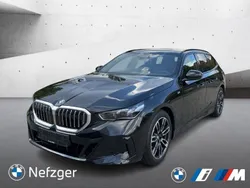 Black sapphire metallic Neu 2024 BMW 520 M Sport Kombi | 59.492 € (Superpreis)