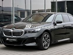 Black sapphire metallic Gebraucht 2024 BMW 520 M Sport Kombi | 52.950 € (Guter Preis)