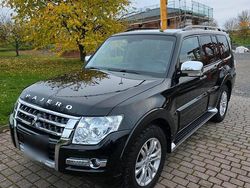 Schwarz Gebraucht 2017 Mitsubishi Pajero Top SUV | 32.900 € (Etwas zu teuer)