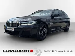Black sapphire metallic Gebraucht 2022 BMW 530 M Sport Kombi | 44.790 € (Etwas zu teuer)