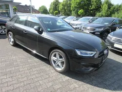 Mythosschwarz metallic Gebraucht 2022 Audi A4 Advanced Kombi | 25.988 € (Guter Preis)