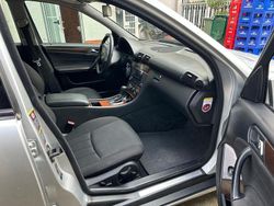 Silber Gebraucht 2006 Mercedes 220 Limousine | 4.900 €