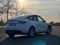 Weiß Gebraucht 2023 Tesla Model Y RWD SUV | 35.400 € (Fairer Preis)